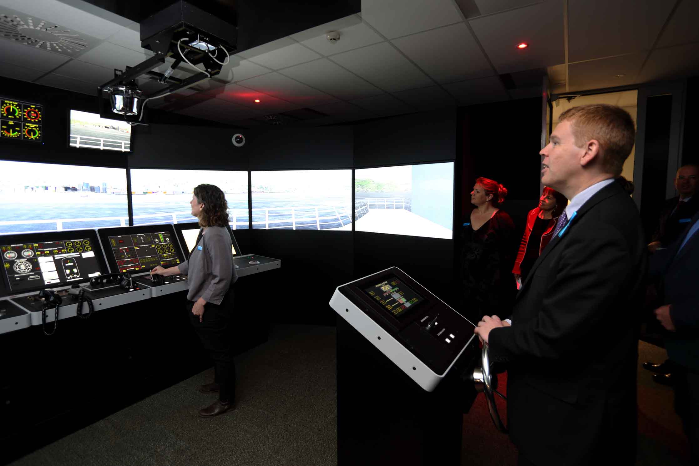 Minister Education skippering simulator