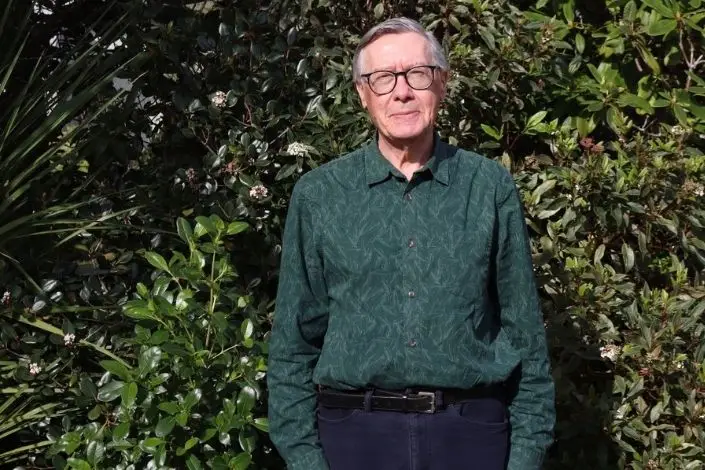 Research Dr Paul Aitken Small 1 Column 705X470px