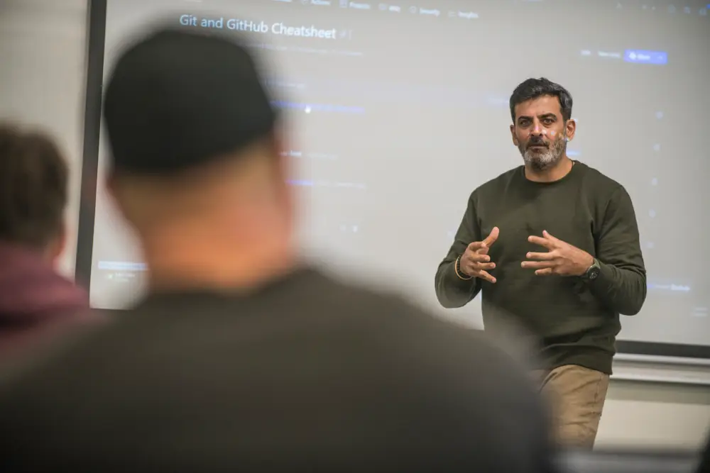 Tutor Teaching Class Large Full Width 2235x1490px